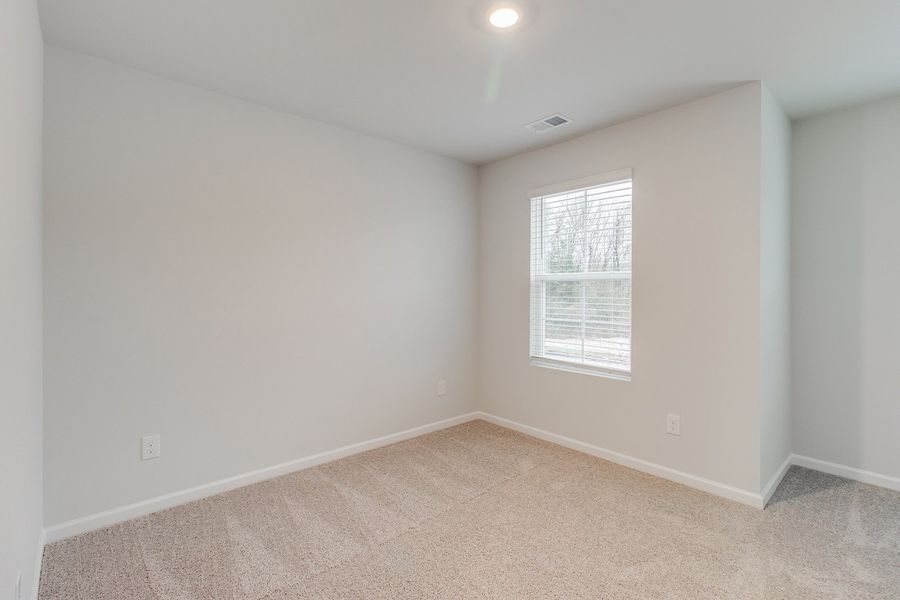 Spacious, unfurnished interior of a new home in Bluefield, Lexington (Image 28).