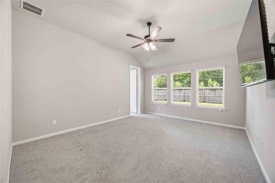 Spacious, unfurnished interior of a new home in Lakes of Champion's Estates, Mont Belvieu (Image 36). Spacious, unfurnished interior of a new home in Lakes of Champion's Estates, Mont Belvieu (Image 36).