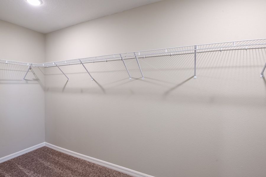 Spacious, unfurnished interior of a new home in Pasadena Ridge, Dade City (Image 14).