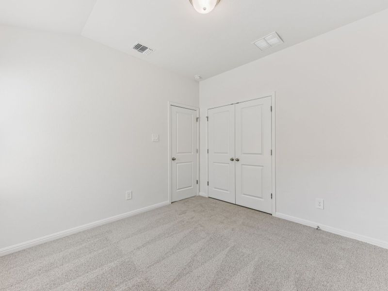 Spacious, unfurnished interior of a new home in Riverbend at Double Eagle - Reserve Collection, Cedar Creek (Image 10).