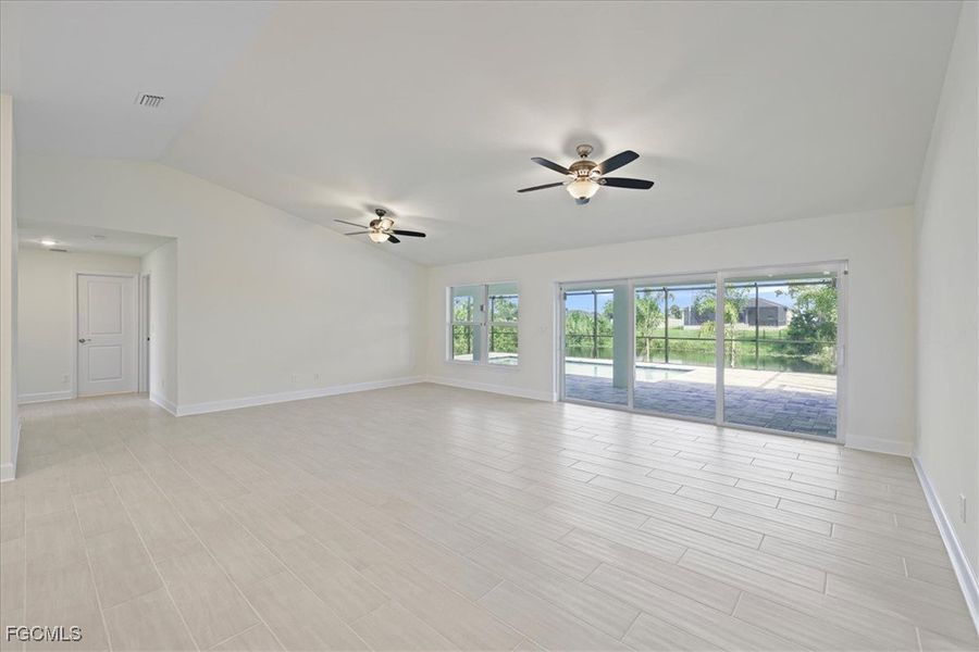 Spacious, unfurnished interior of a new home in Cape Coral, Cape Coral (Image 13).