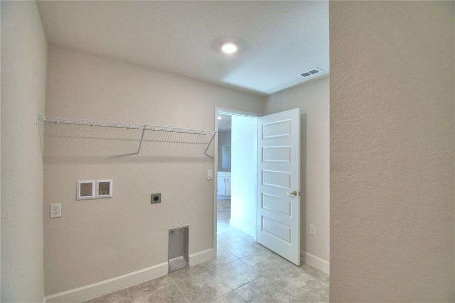 Spacious, unfurnished interior of a new home in Cadence Crossing, Auburndale (Image 35).