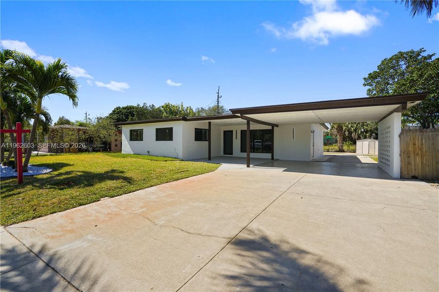 Exterior details and patio area of a home in , Fort Lauderdale (Image 20). Exterior details and patio area of a home in , Fort Lauderdale (Image 20).