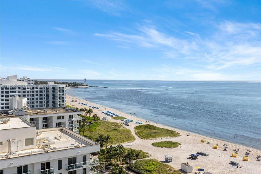 Condo located in Pompano Beach, FL showcasing its design and architecture (Image 40).
