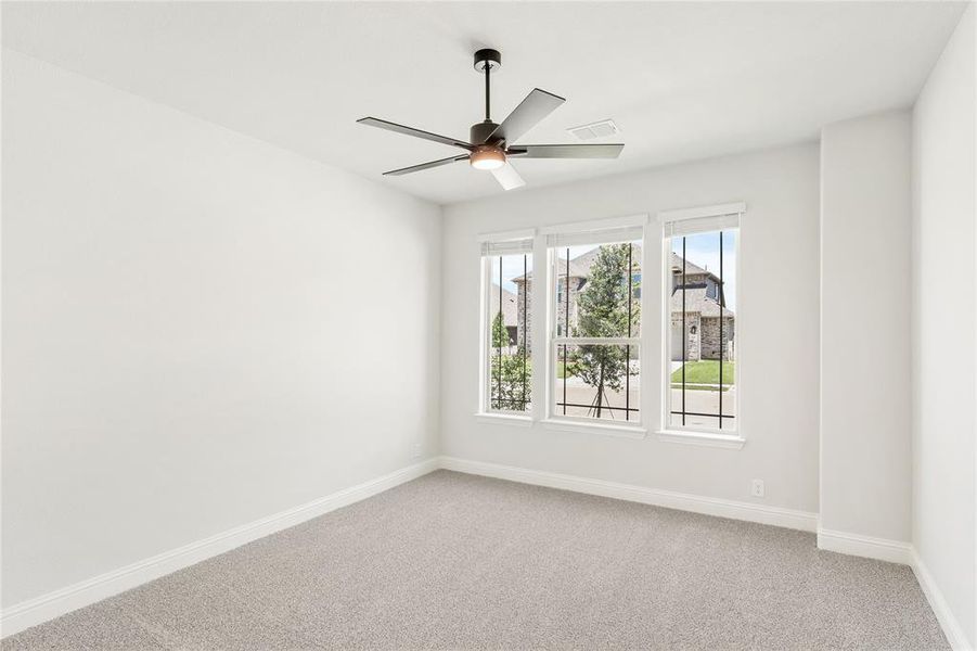 Spacious, unfurnished interior of a new home in Chaparral Park, Oak Point (Image 34). Spacious, unfurnished interior of a new home in Chaparral Park, Oak Point (Image 34).