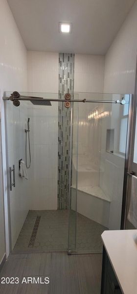 Acacia master shower