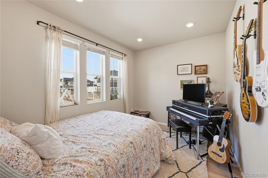 Main level flex space