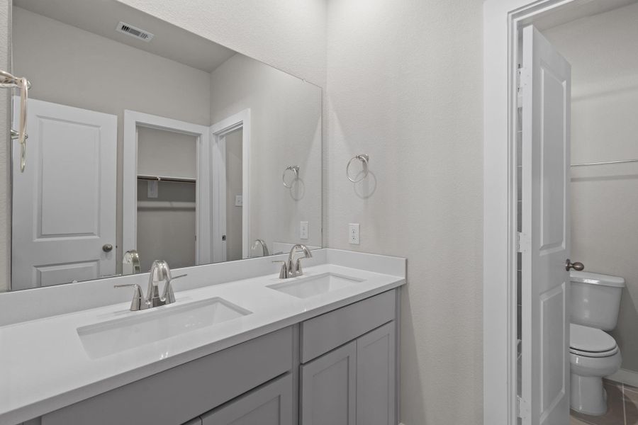 Furnished interior view inside a new home in Westridge Cove, Conroe (Image 7).