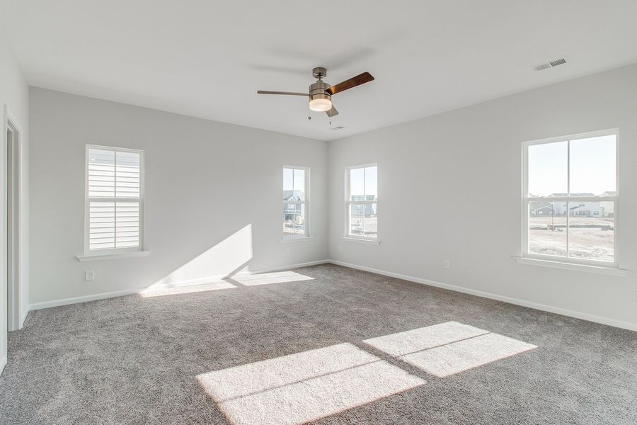 Spacious, unfurnished interior of a new home in Hendrix Farms, Lexington (Image 29).