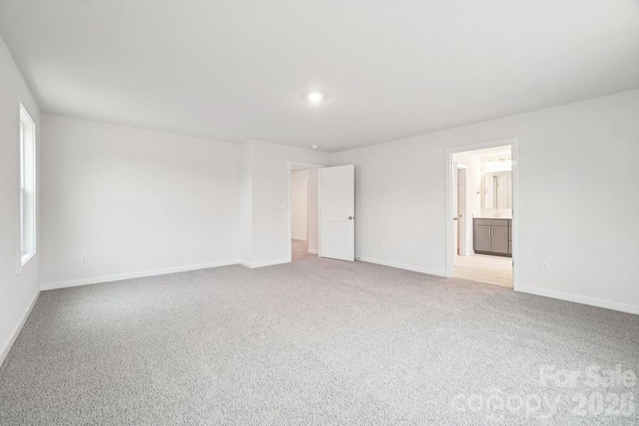 Spacious, unfurnished interior of a new home in Laurelbrook, Sherrills Ford (Image 18).