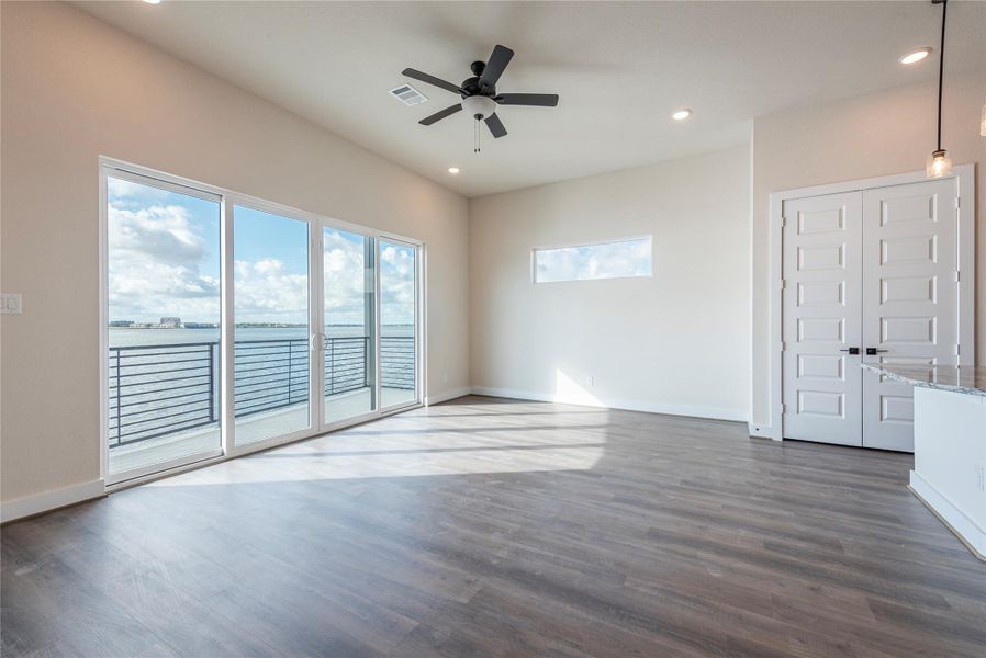 Spacious, unfurnished interior of a new home in , Seabrook (Image 21).