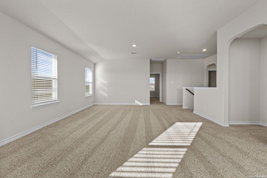 Spacious, unfurnished interior of a new home in Redbird Ranch, San Antonio (Image 22).