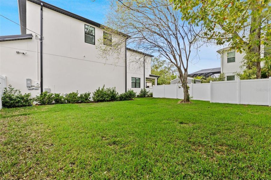 Exterior details and patio area of a home in , Tampa (Image 42).