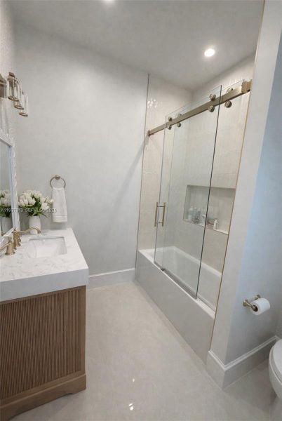 Furnished interior view inside a new home in , Palmetto Bay (Image 14).