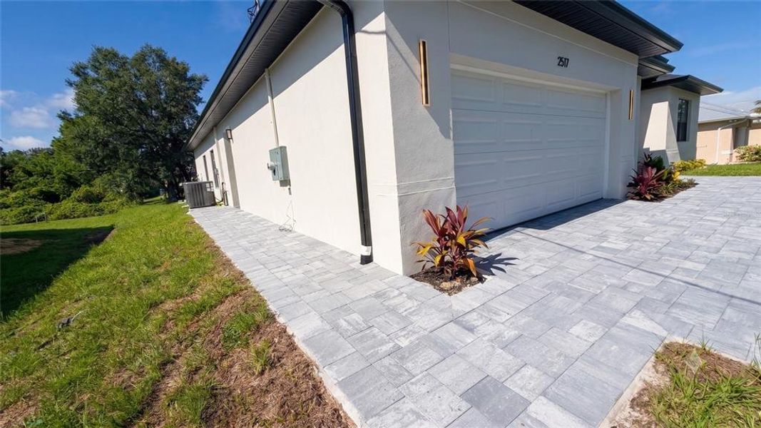 Exterior details and patio area of a home in , North Port (Image 3).