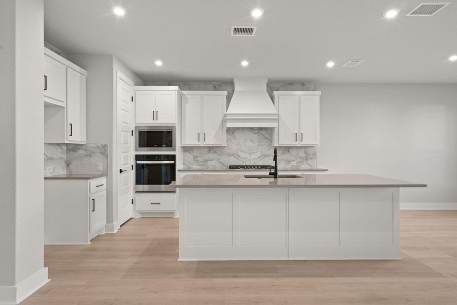 Beautifully appointed Kitchen