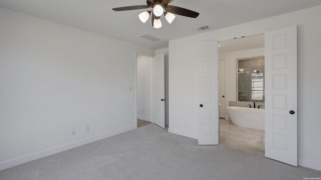 Spacious, unfurnished interior of a new home in Corley Farms, Boerne (Image 23).