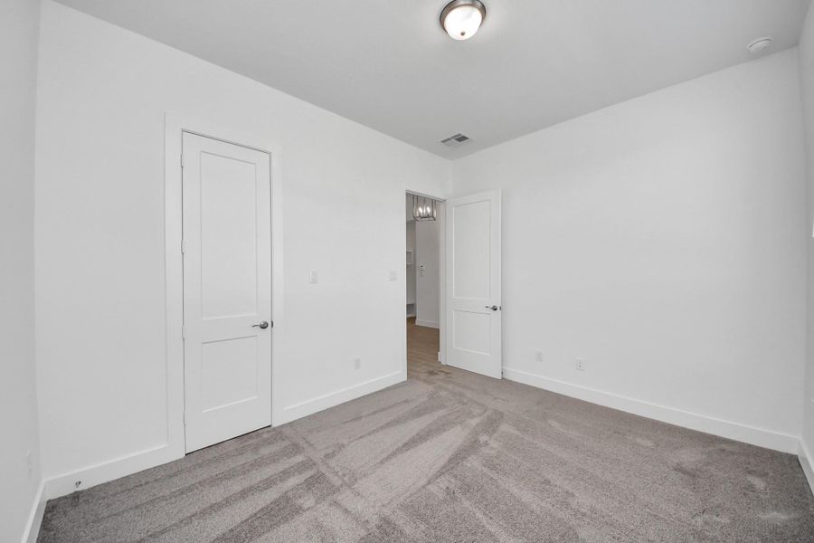 Spacious, unfurnished interior of a new home in Meridiana, Manvel (Image 22).