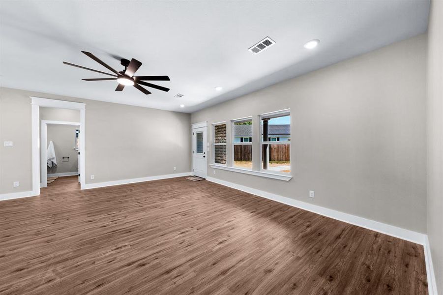 Spacious, unfurnished interior of a new home in , Sulphur Springs (Image 24).
