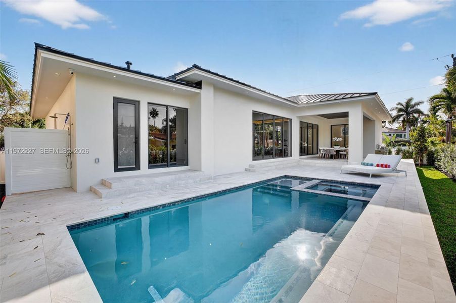 Exterior details and patio area of a home in , Fort Lauderdale (Image 27).