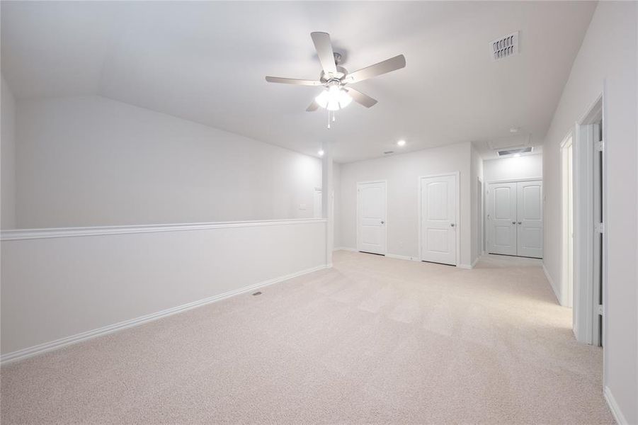 Spacious, unfurnished interior of a new home in Lake Pointe: Lake Pointe at Paloma Creek, Little Elm (Image 27).