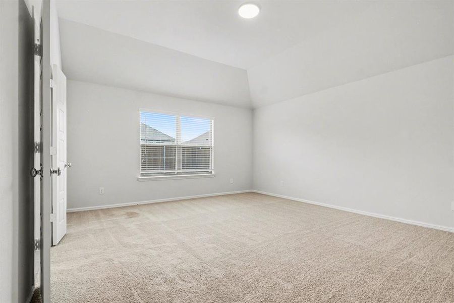 Spacious, unfurnished interior of a new home in Stratton Place, Greenville (Image 28).