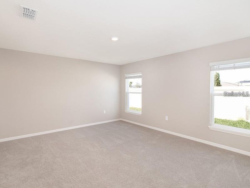 Spacious, unfurnished interior of a new home in Falls of Ocala, Ocala (Image 8).