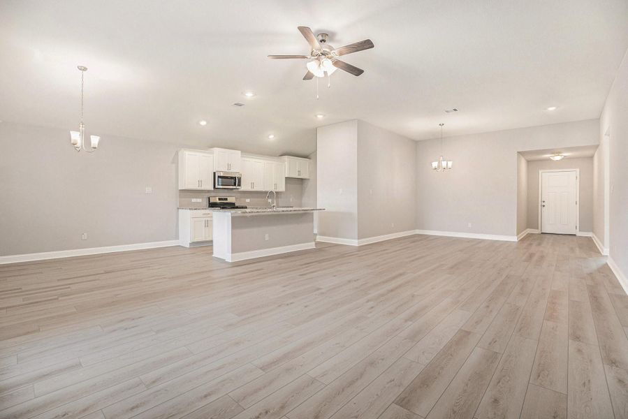 Spacious, unfurnished interior of a new home in Lago Mar, Texas City (Image 14).