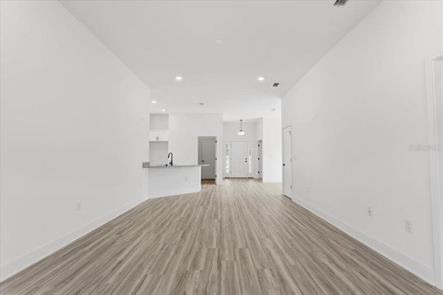 Spacious, unfurnished interior of a new home in Country Way South, Newberry (Image 25).