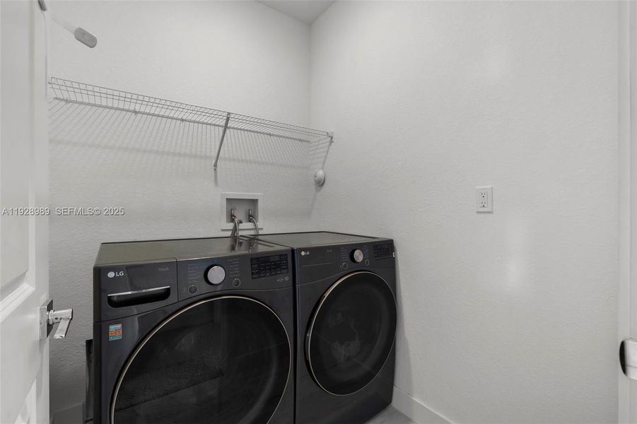Close-up of interior finishes inside a home in , Pembroke Pines (Image 21). Close-up of interior finishes inside a home in , Pembroke Pines (Image 21).