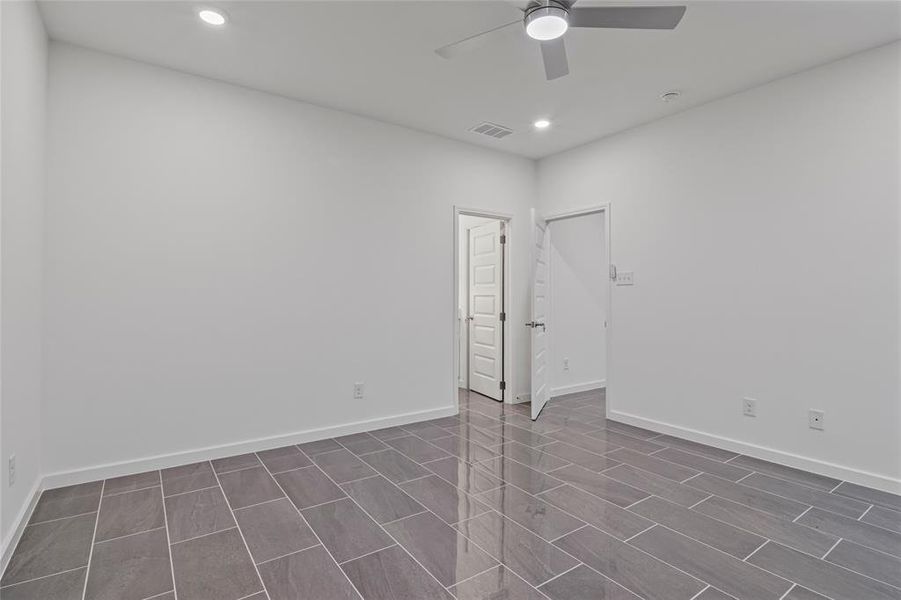 Empty room featuring ceiling fan