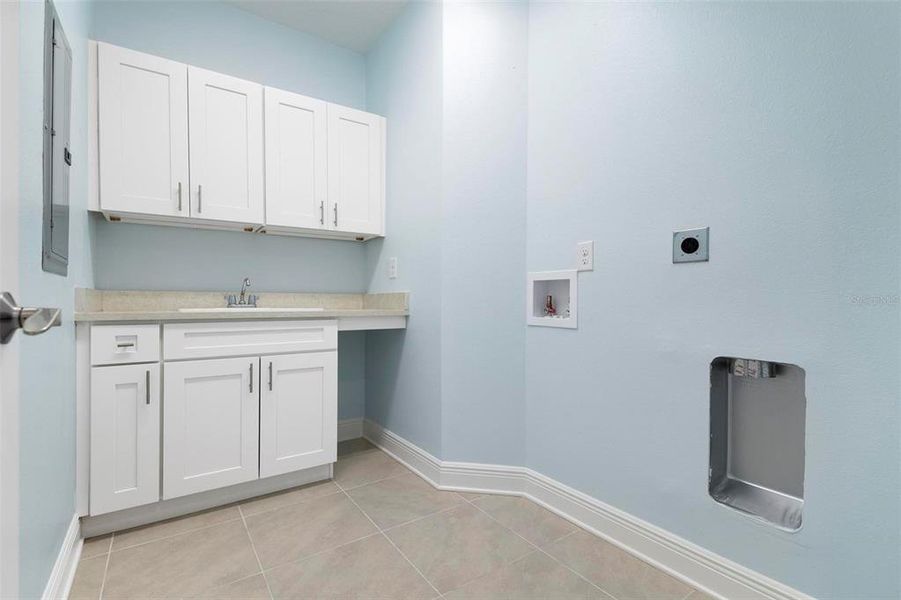 Furnished interior view inside a new home in , Bradenton (Image 14).