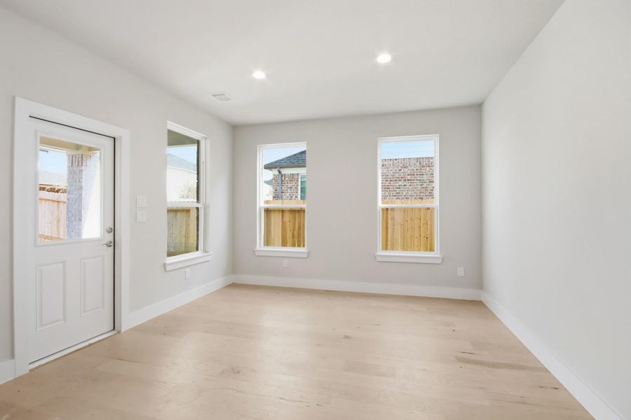 Spacious, unfurnished interior of a new home in Barton Creek Ranch, Conroe (Image 22). Spacious, unfurnished interior of a new home in Barton Creek Ranch, Conroe (Image 22).
