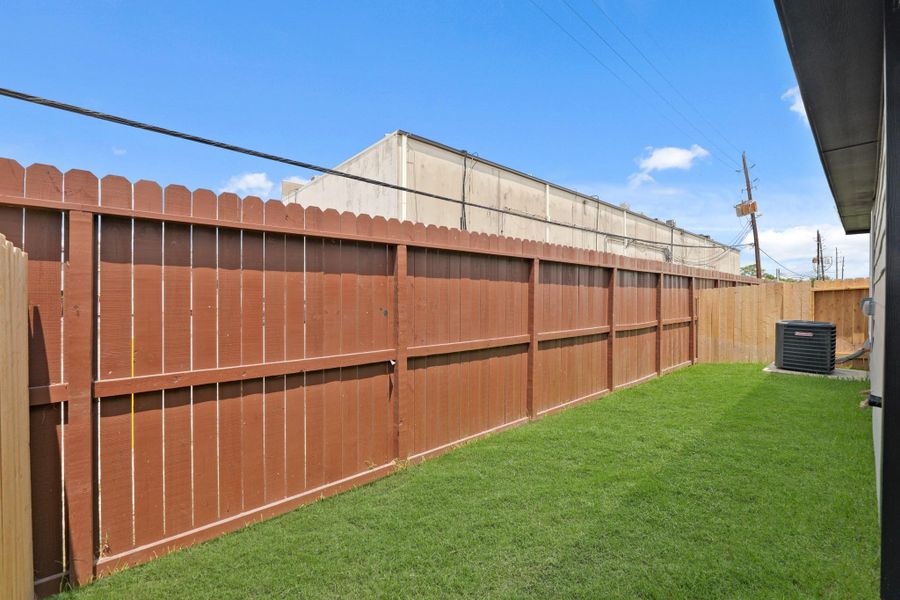 Exterior details and patio area of a home in Bammel Oaks, Houston (Image 14).