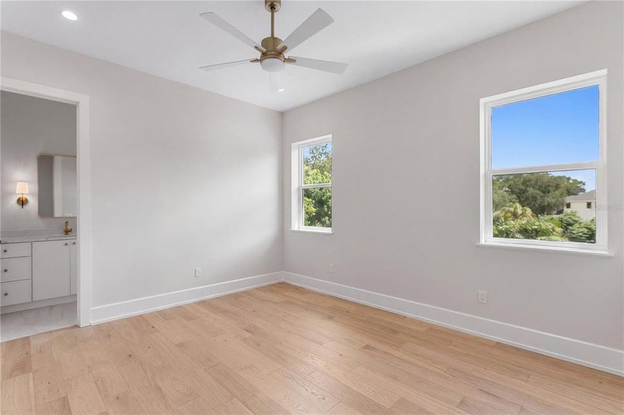 Spacious, unfurnished interior of a new home in , Tampa (Image 23).