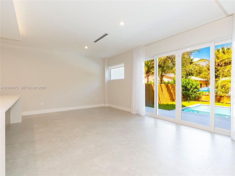 Spacious, unfurnished interior of a new home in , Fort Lauderdale (Image 18).