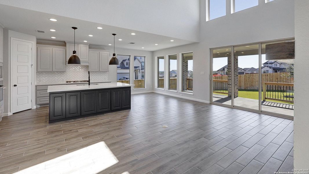 Spacious, unfurnished interior of a new home in Arcadia Ridge 50', San Antonio (Image 25).