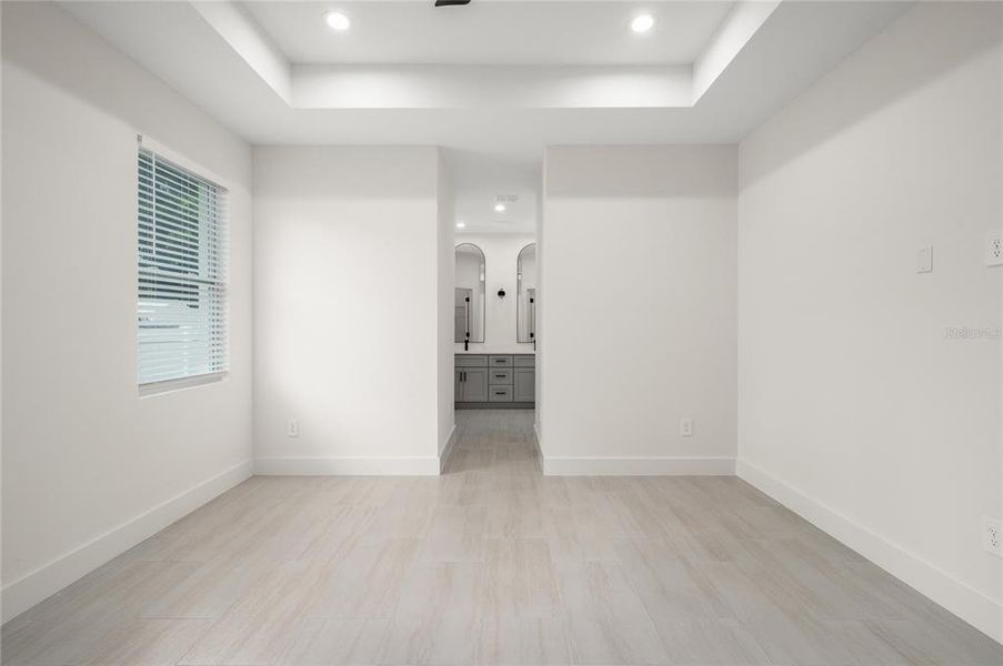 Spacious, unfurnished interior of a new home in , Debary (Image 21).