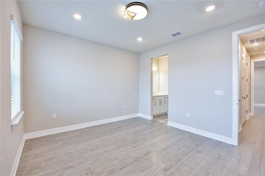 Spacious, unfurnished interior of a new home in Phillips Grove, Orlando (Image 20).