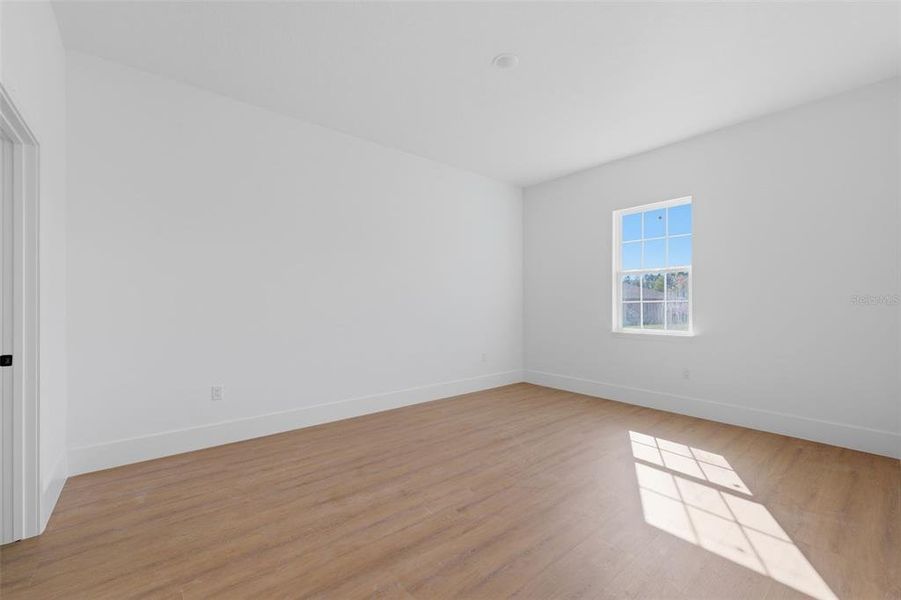 Spacious, unfurnished interior of a new home in , Ocala (Image 13).