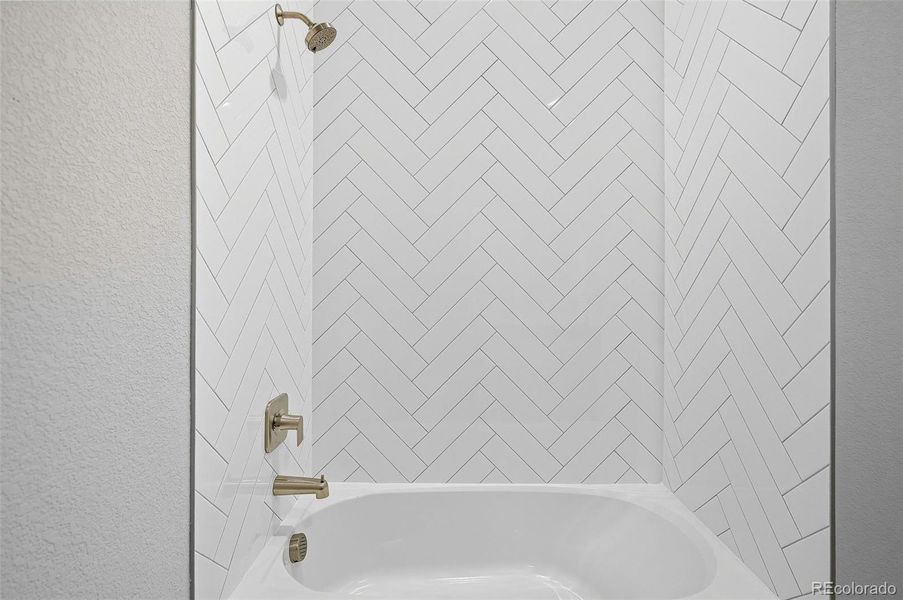 Full Bath across from Loft