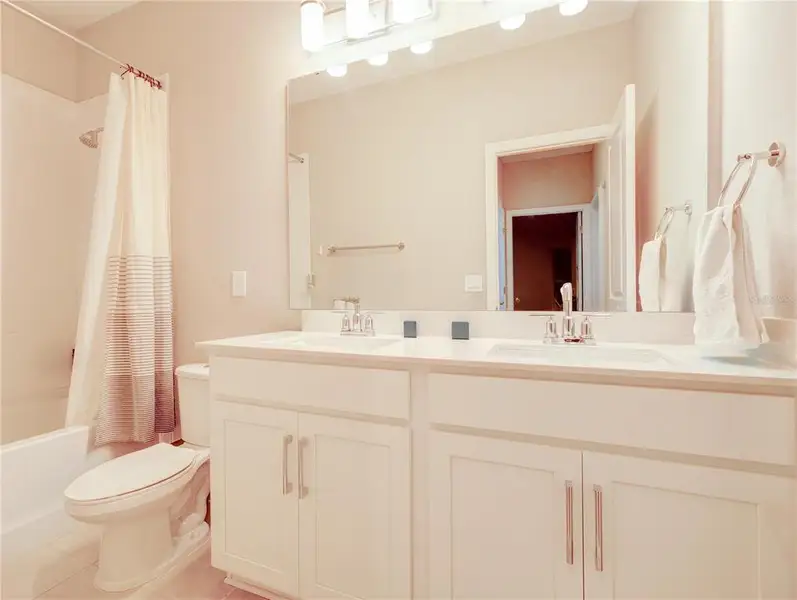 Furnished interior view inside a new home in , Winter Garden (Image 13).