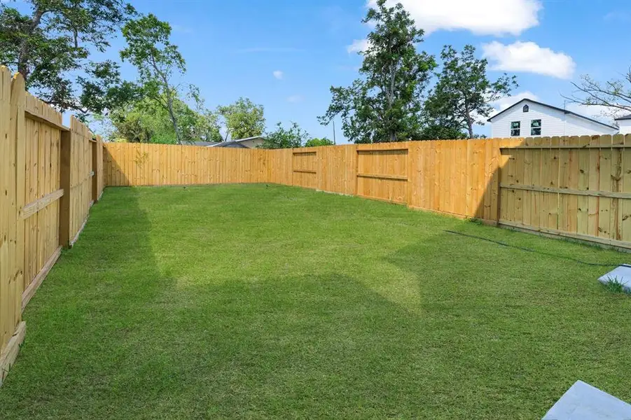 This big backyard is completely fenced-in. There’s room for the dog to run around, with plenty of space to lounge, host BBQ, and entertain.