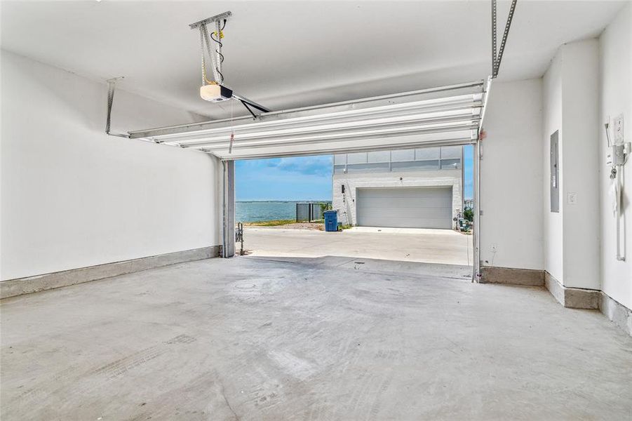 Spacious, unfurnished interior of a new home in , Rowlett (Image 16).