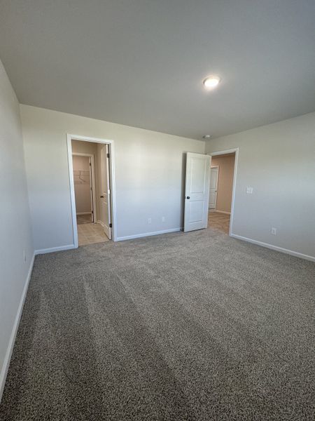 Representative unfurnished interior of a home built from the Henderson Plan by Veranda Homes in Beechwood Pond, Woodruff (Image 20).
