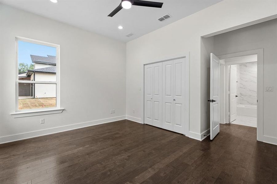Spacious, unfurnished interior of a new home in , Lindale (Image 15).