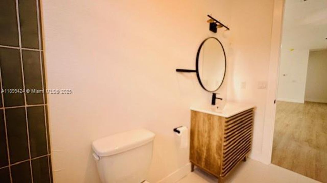 Furnished interior view inside a new home in , Lake Placid (Image 4).