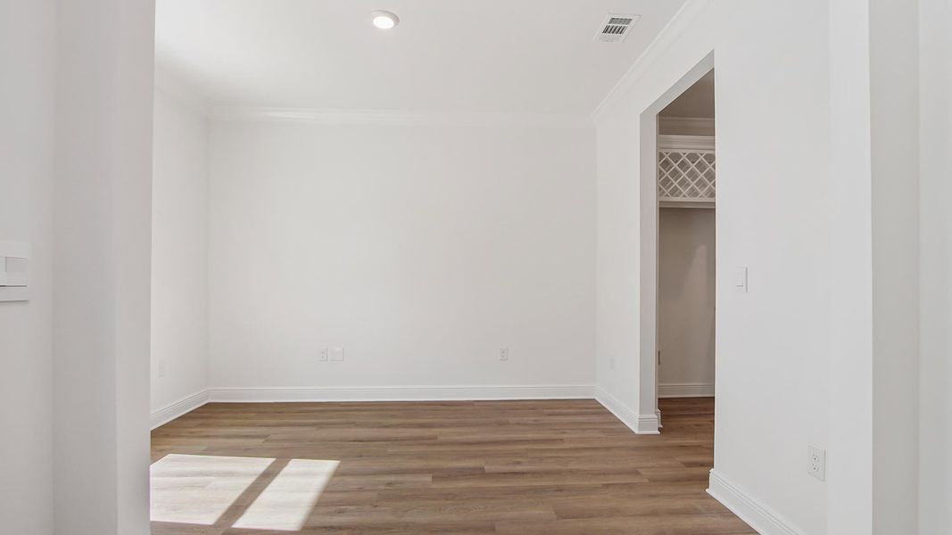 Spacious, unfurnished interior of a new home in Colonial East, Panama City Beach (Image 16). Spacious, unfurnished interior of a new home in Colonial East, Panama City Beach (Image 16).