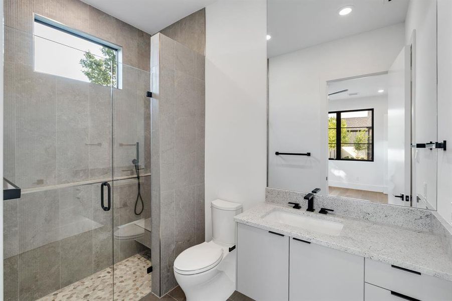 Furnished interior view inside a new home in , Farmers Branch (Image 8).