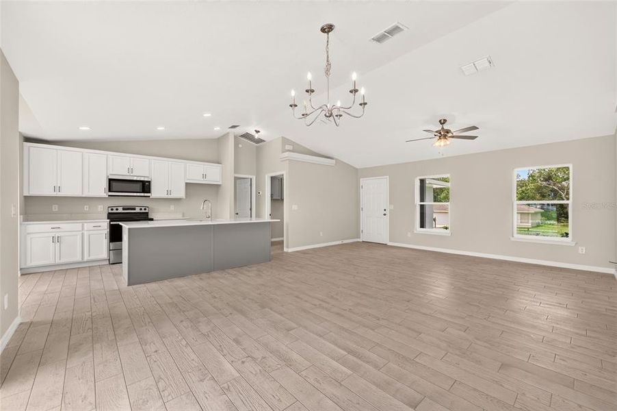 Spacious, unfurnished interior of a new home in , Ocala (Image 18).
